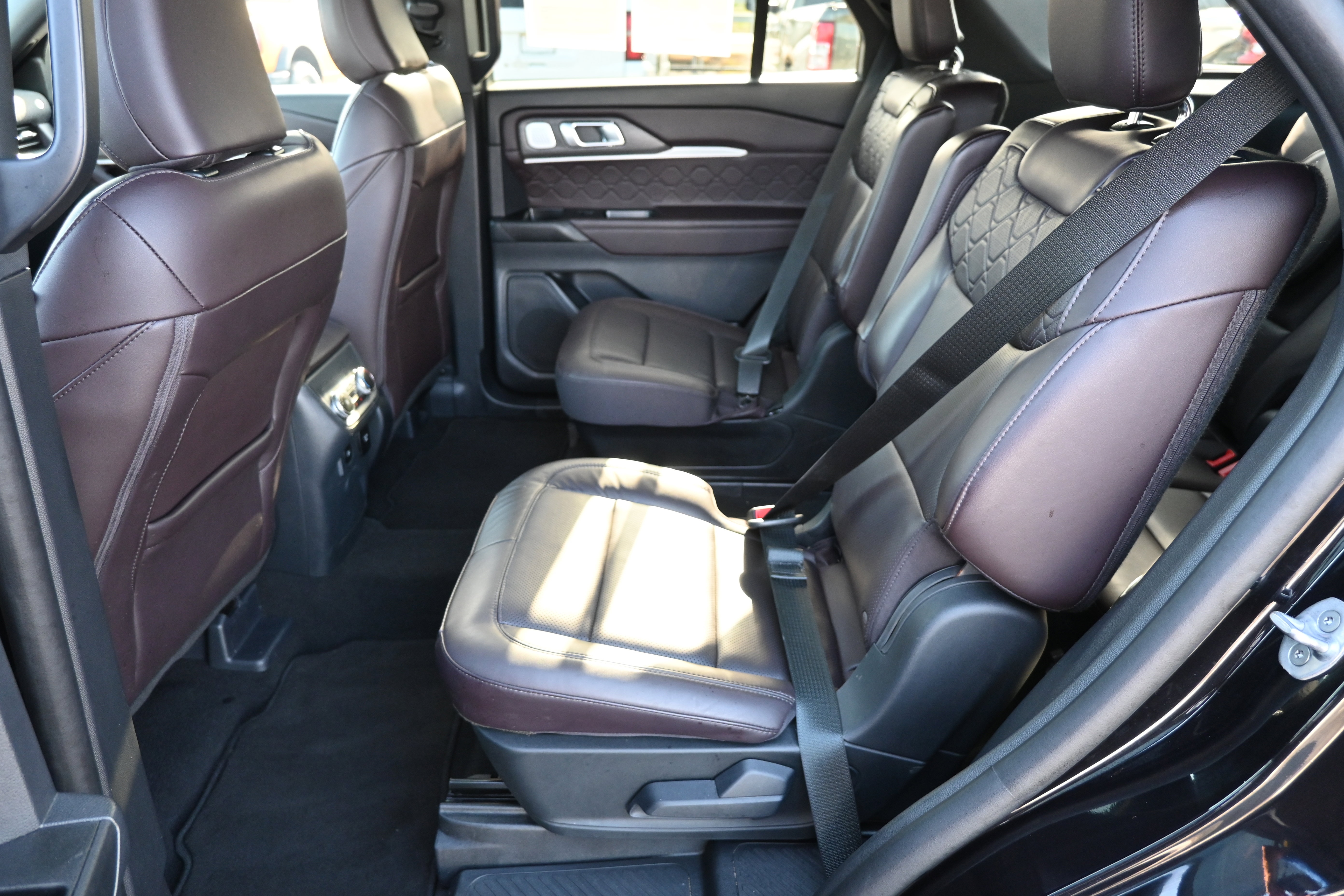 Used 2025 Ford Explorer Platinum w/ LUX Leather Package image 34