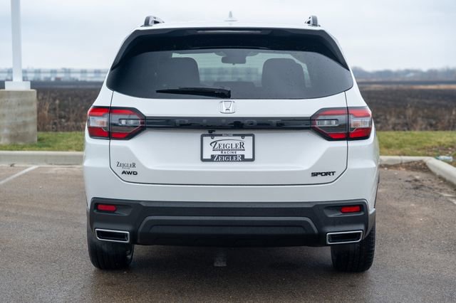Used 2025 Honda Pilot Sport image 6
