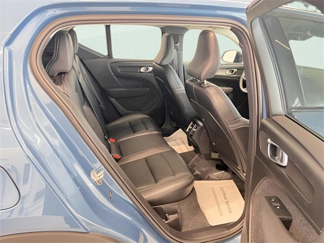 Used 2024 Volvo XC40 B5 Core image 12