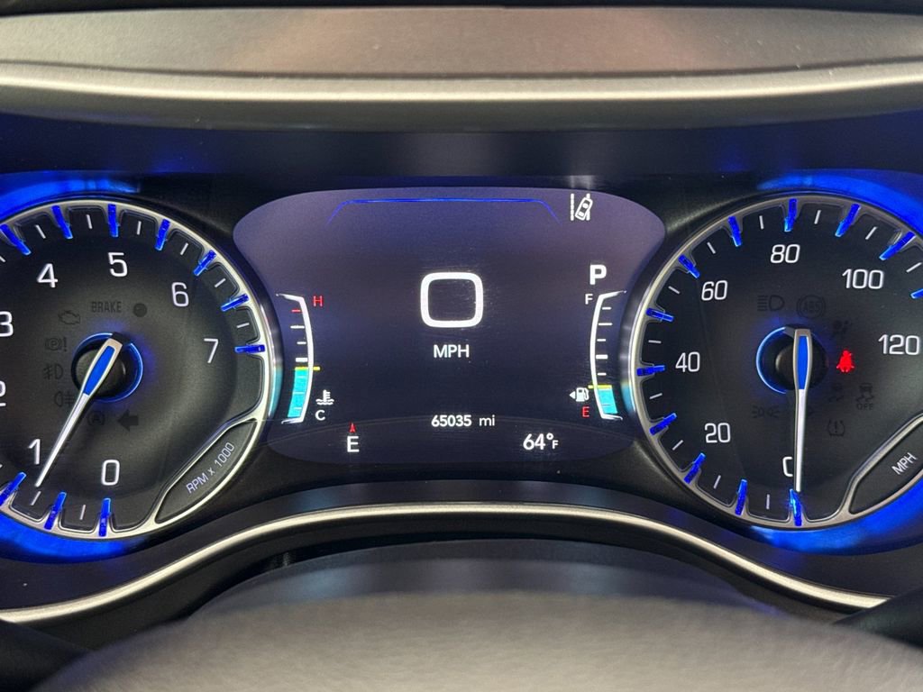 Used 2023 Chrysler Pacifica Touring-L FWD image 24