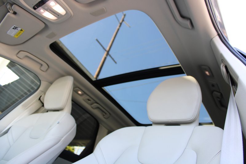 Used 2022 Volvo XC60 B5 Momentum image 13