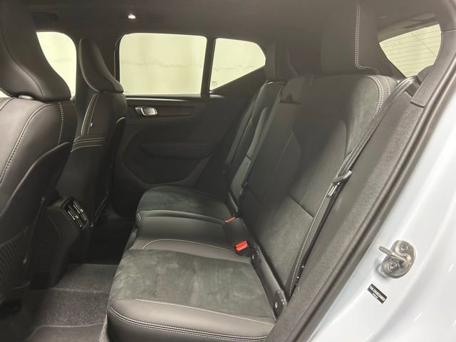Used 2025 Volvo XC40 B5 Plus AWD/4WD image 11