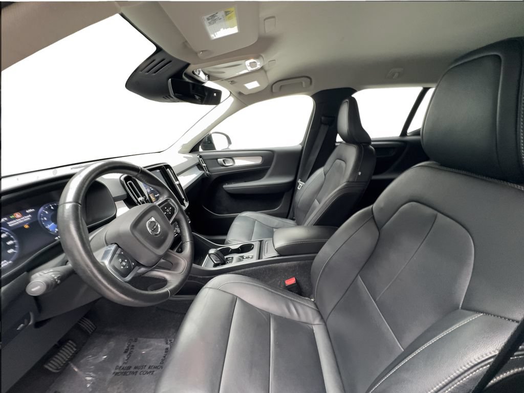 Used 2021 Volvo XC40 T5 Momentum w/ Premium Package AWD/4WD image 19