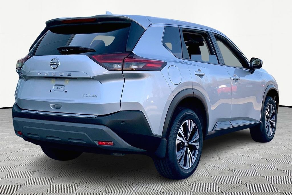 Used 2023 Nissan Rogue SV image 5