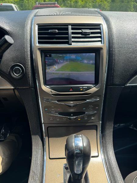 Used 2012 Lincoln MKX AWD image 18