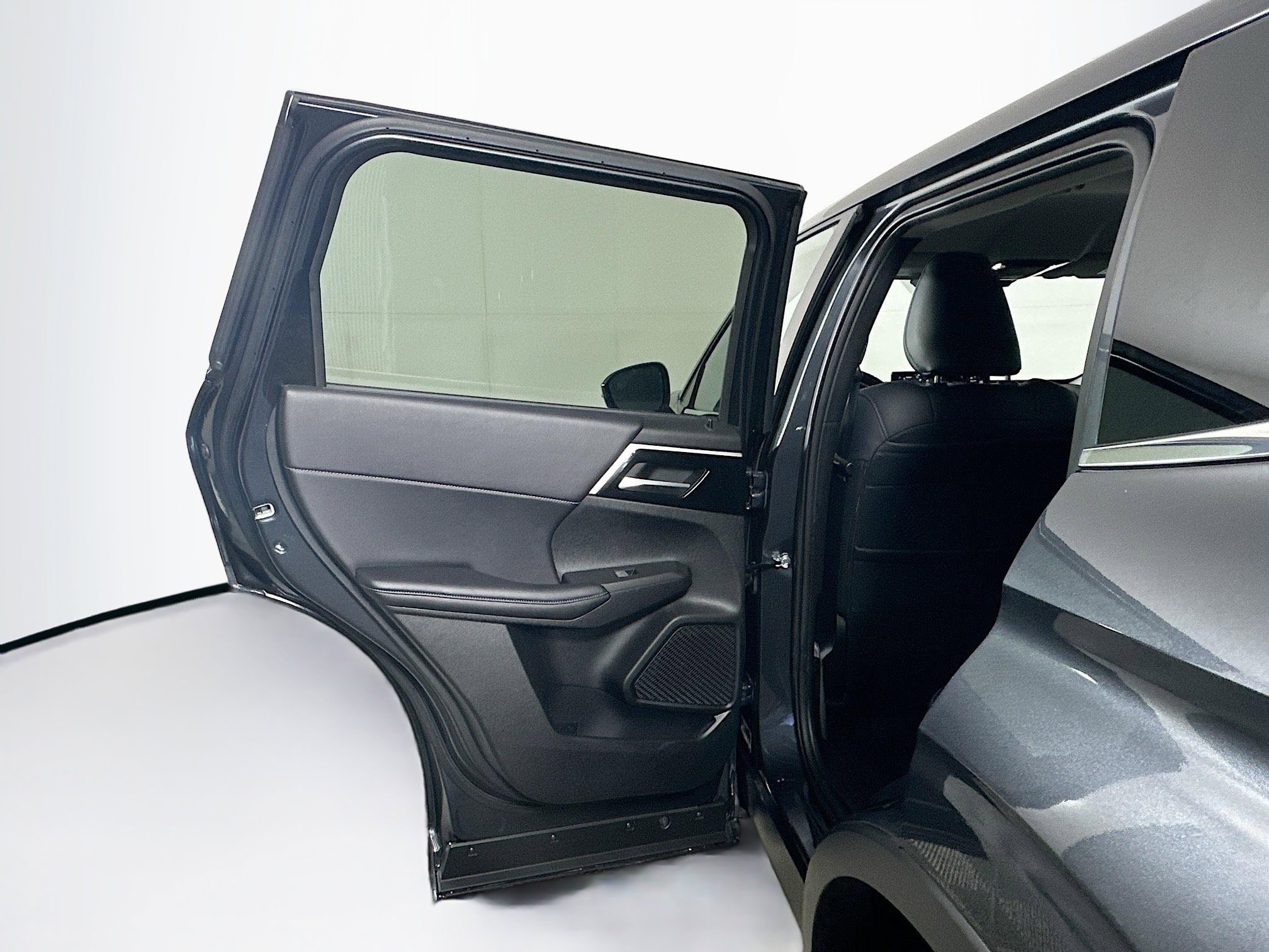 Used 2025 Mitsubishi Outlander SE image 26