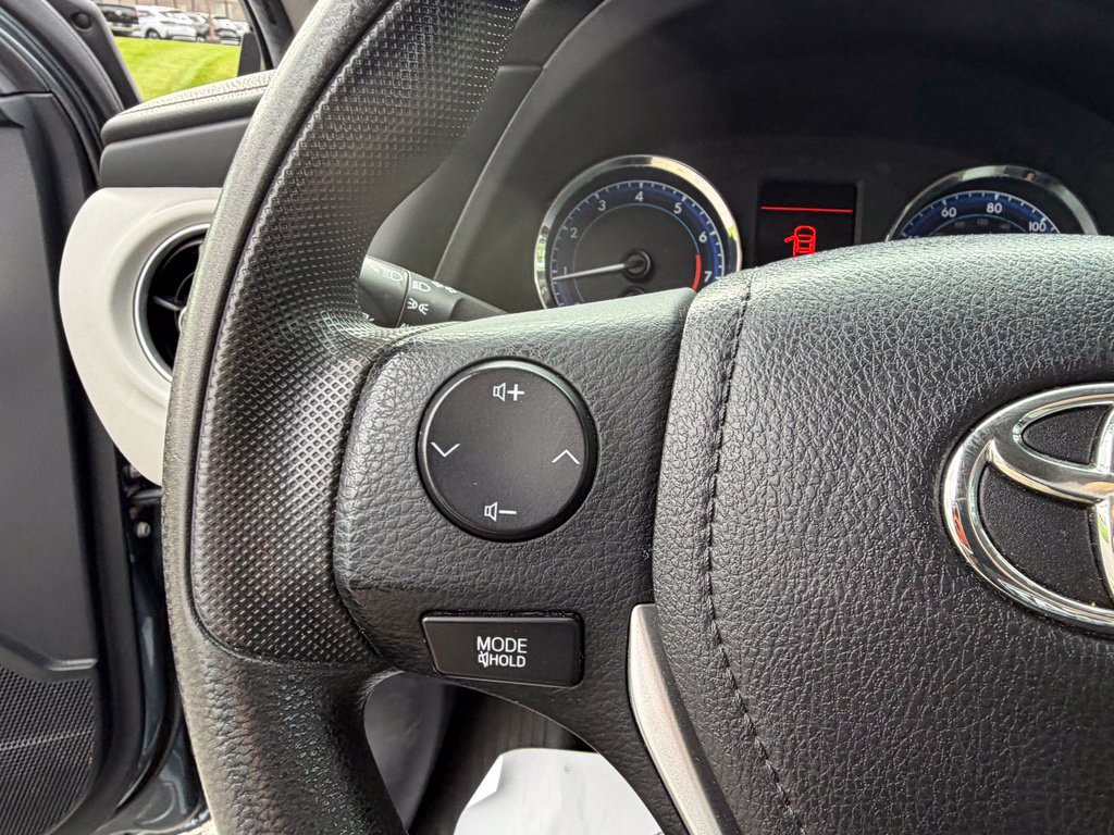 Used 2018 Toyota Corolla LE FWD image 28