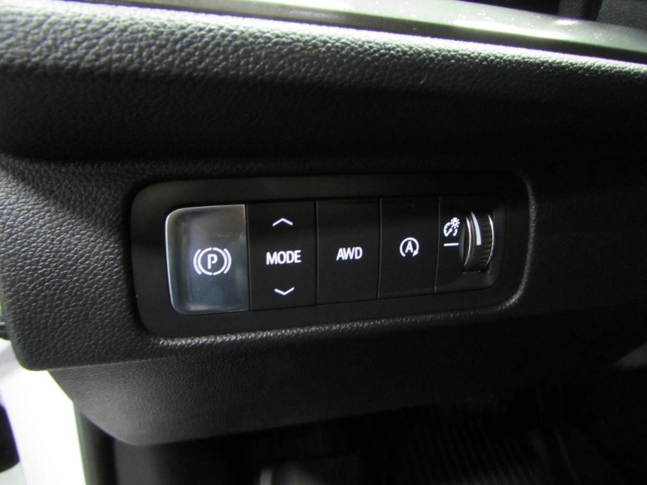 Used 2025 Chevrolet Traverse LT AWD/4WD image 24
