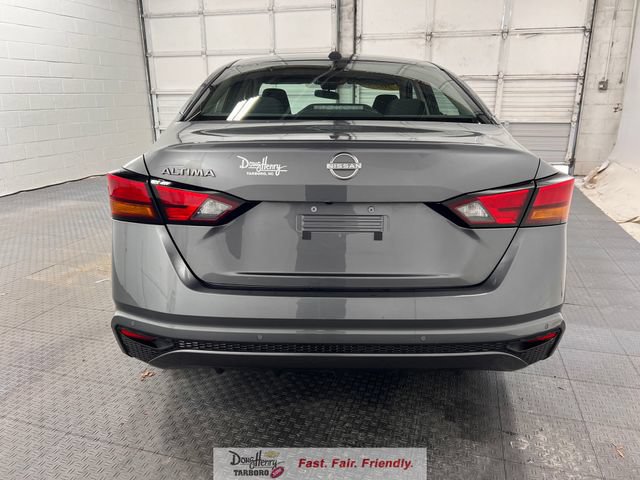 Used 2025 Nissan Altima 2.5 SV FWD image 8