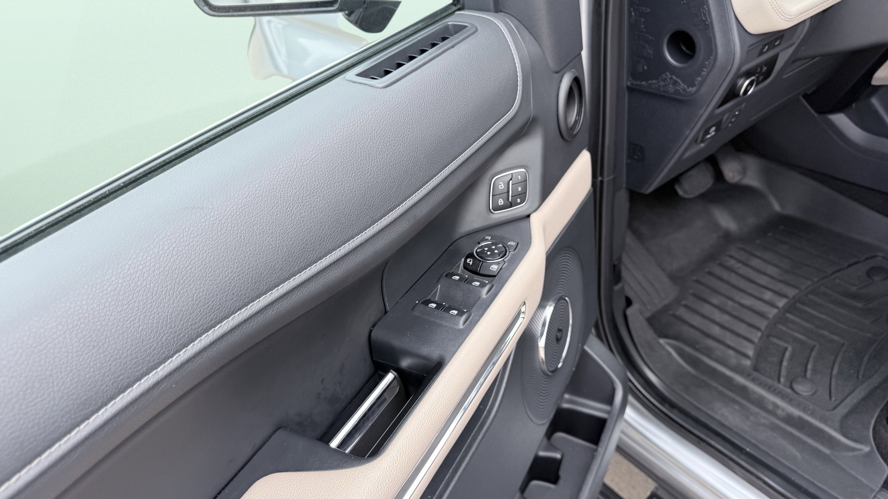 Used 2023 Ford Expedition Limited RWD image 21