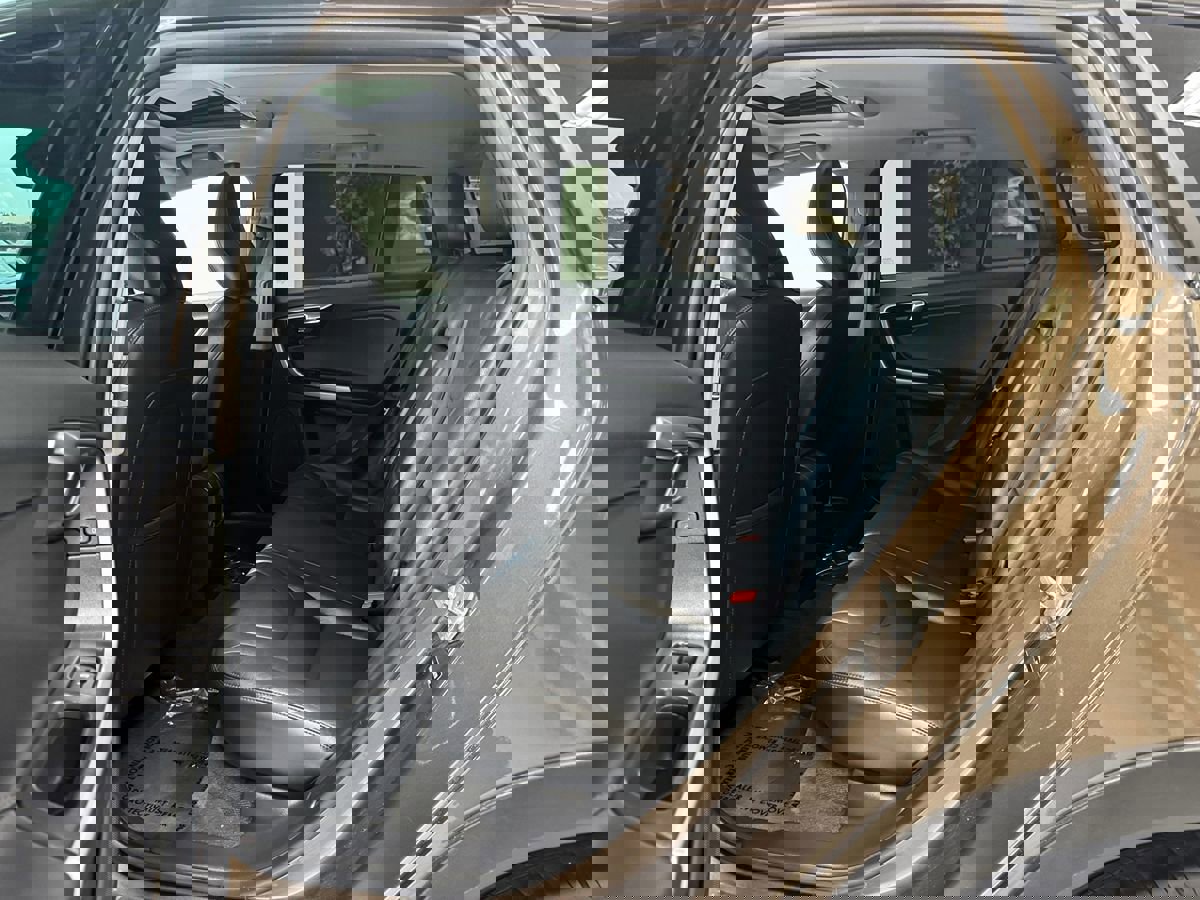 Used 2018 Volvo V60 T5 Cross Country w/ Convenience Package image 43