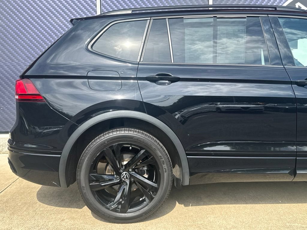 Used 2024 Volkswagen Tiguan SE R-Line AWD/4WD image 5