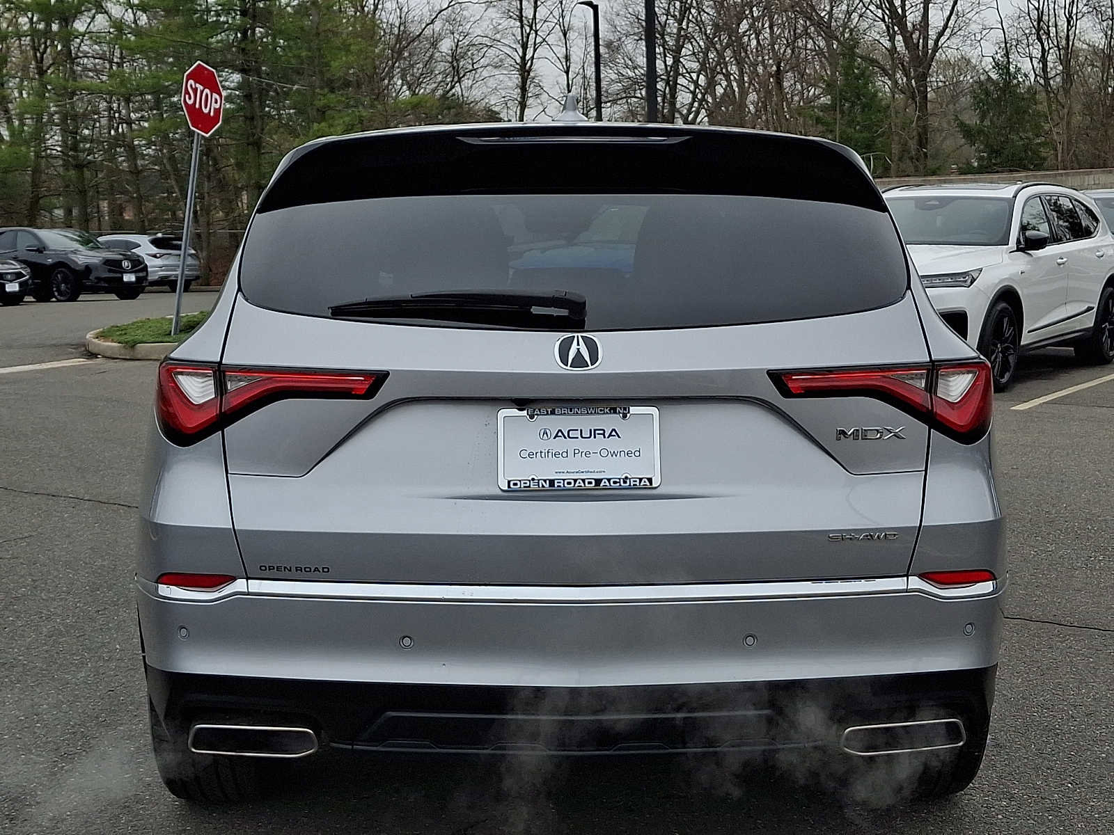 Used 2023 Acura MDX SH-AWD w/ Technology Package image 5