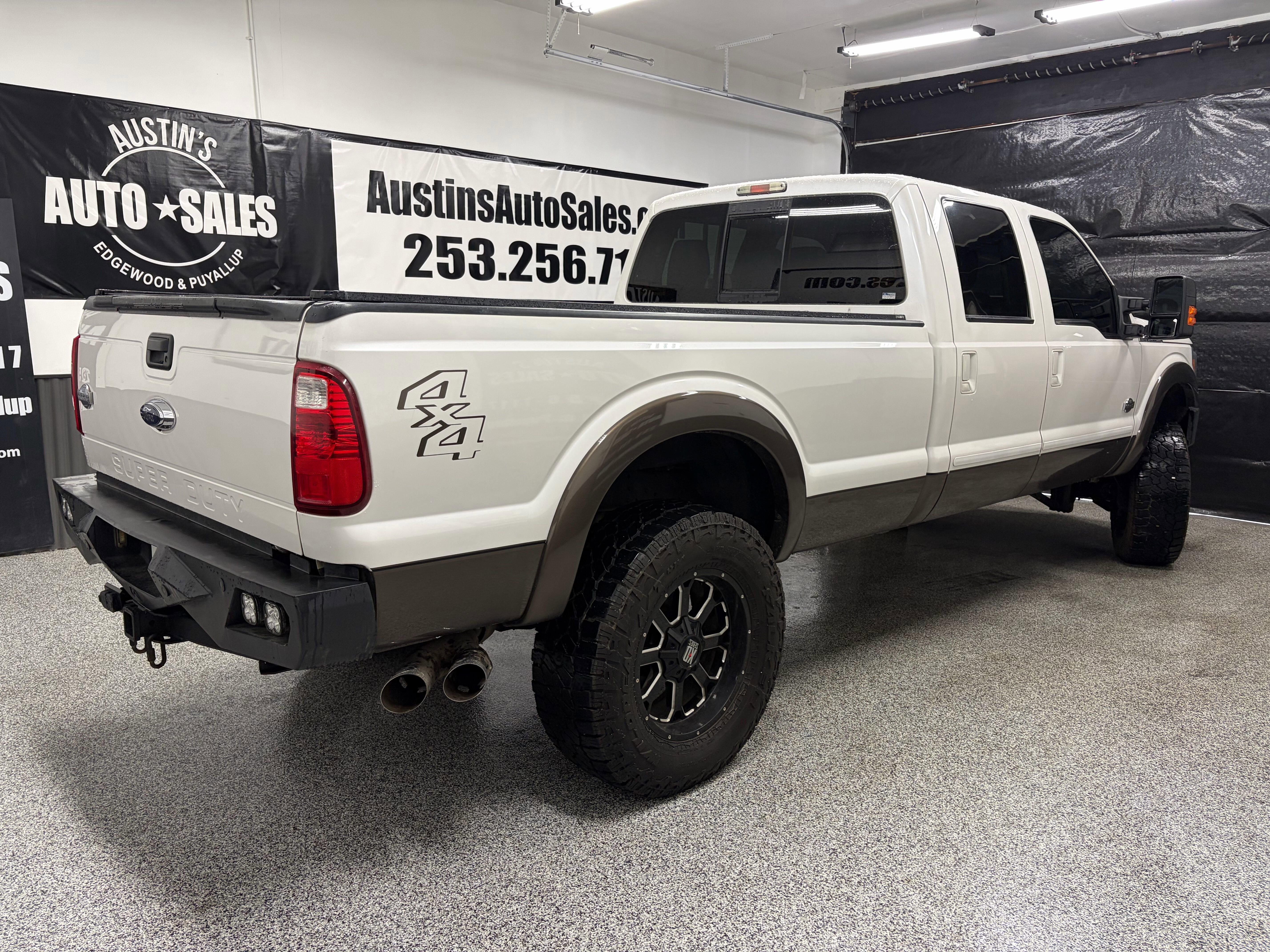 Used 2016 Ford F250 King Ranch w/ King Ranch w/Chrome Package AWD/4WD image 3
