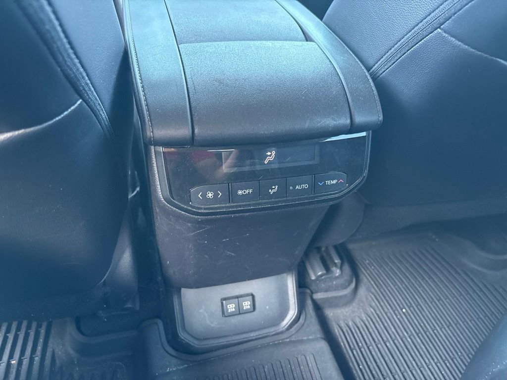 Used 2021 Toyota Highlander XLE FWD image 15