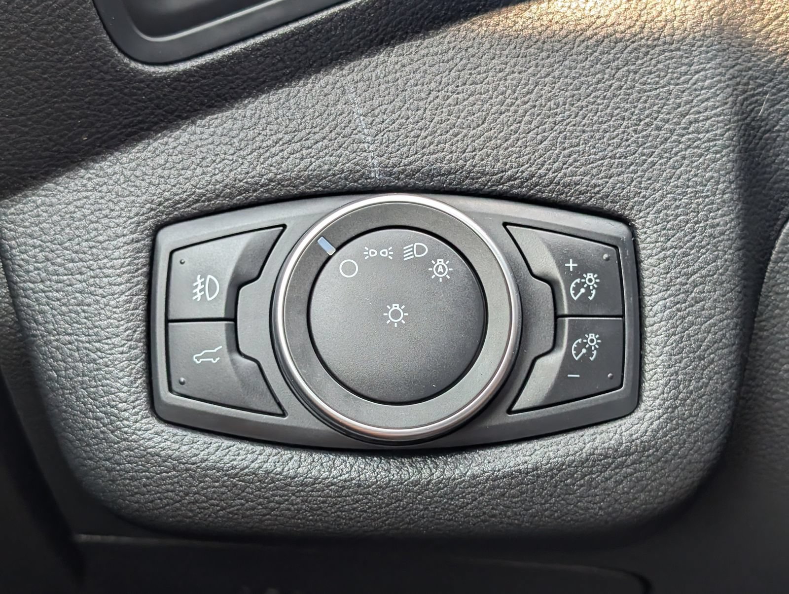 Used 2019 Ford Escape SEL FWD image 27