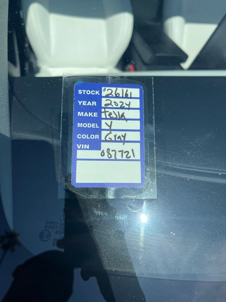 Used 2024 Tesla Model Y 2WD image 23