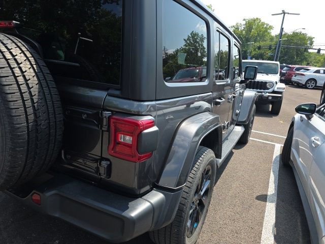 Used 2022 Jeep Wrangler Unlimited Sahara w/ Cold Weather Group AWD/4WD image 7