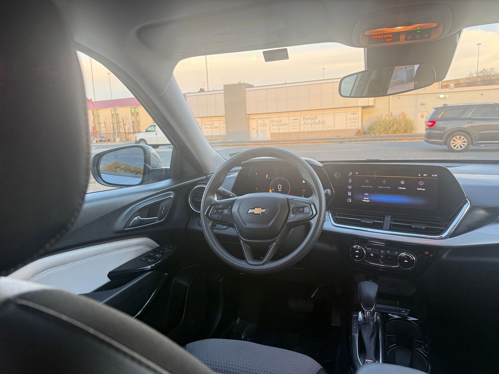 Used 2025 Chevrolet Trax LT image 33