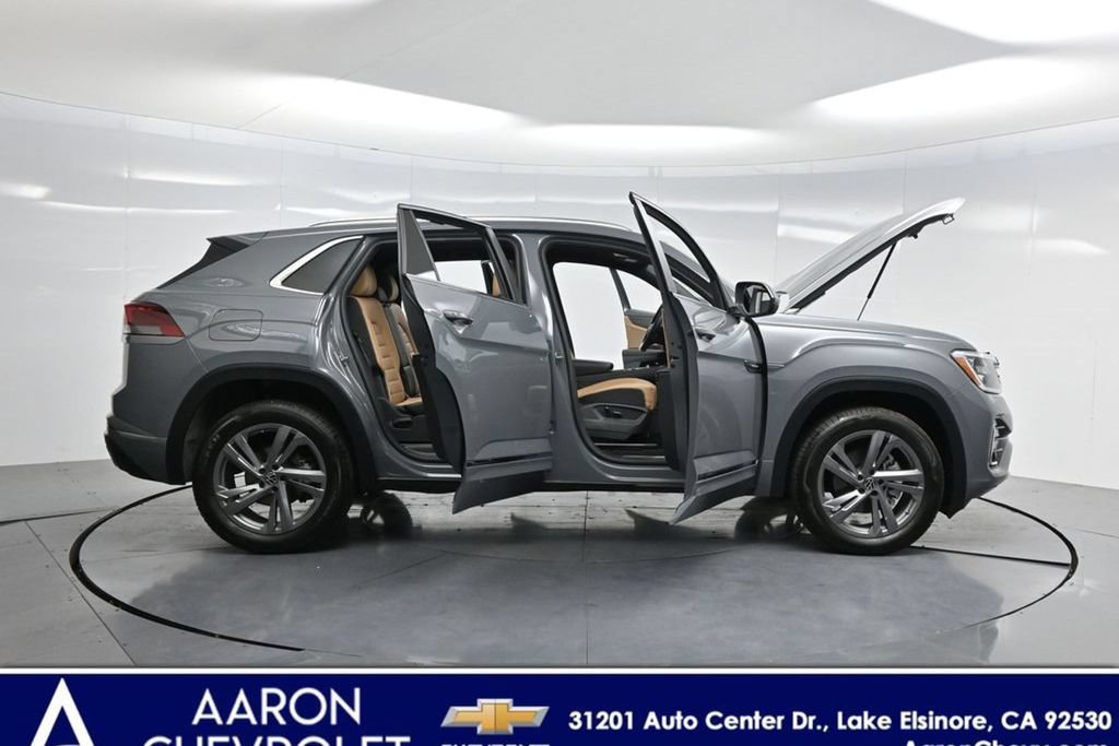 Used 2024 Volkswagen Atlas Cross Sport SEL R-Line AWD/4WD image 3