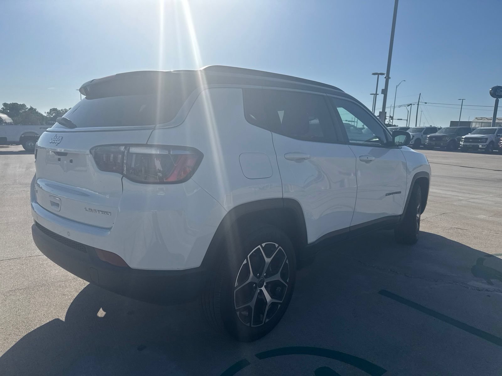 Used 2025 Jeep Compass Limited AWD/4WD image 3