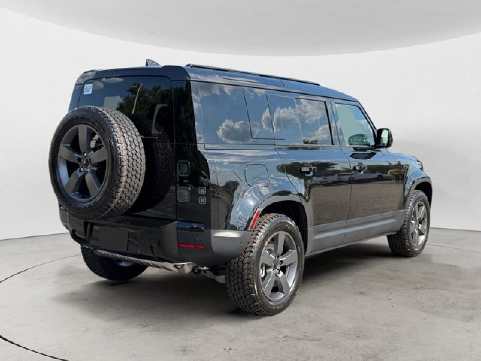 New 2026 Land Rover Defender 110 S AWD/4WD image 4