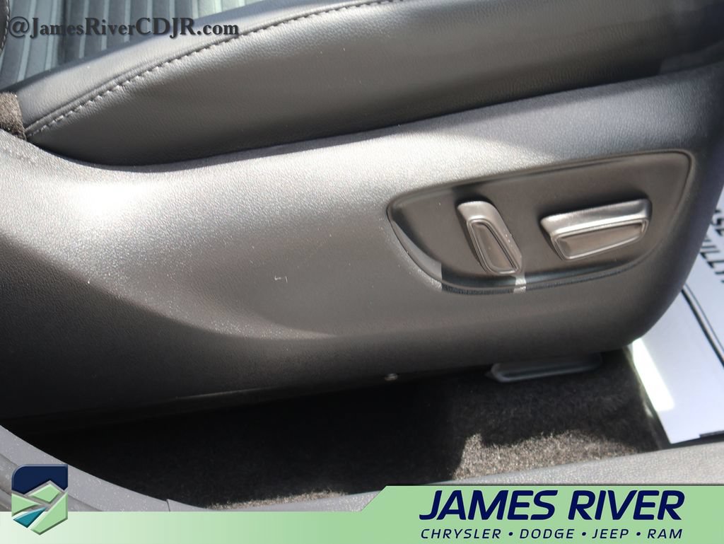 Used 2025 Toyota Highlander XSE AWD/4WD image 10