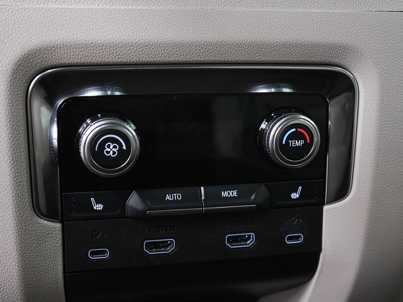 Used 2025 GMC Yukon Denali w/ Denali Reserve Package AWD/4WD image 18