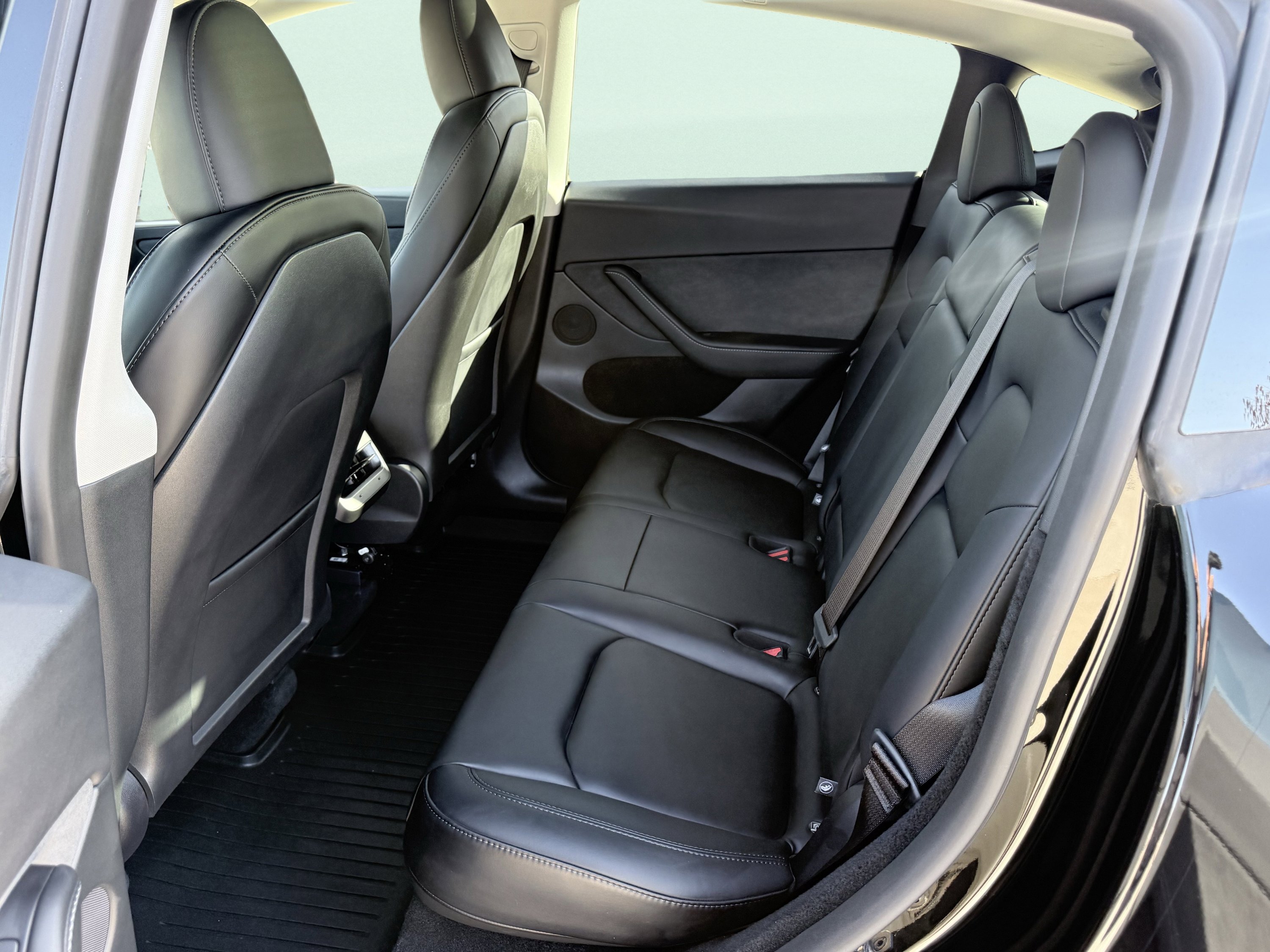 Used 2025 Tesla Model Y Long Range image 30