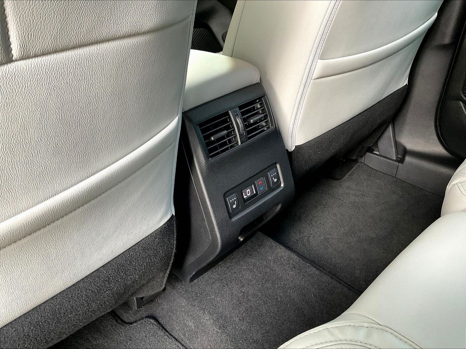 Used 2023 Mitsubishi Outlander SEL FWD image 10