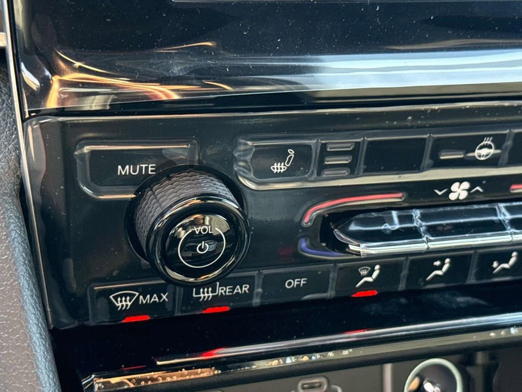New 2025 Jeep Grand Cherokee Altitude image 28