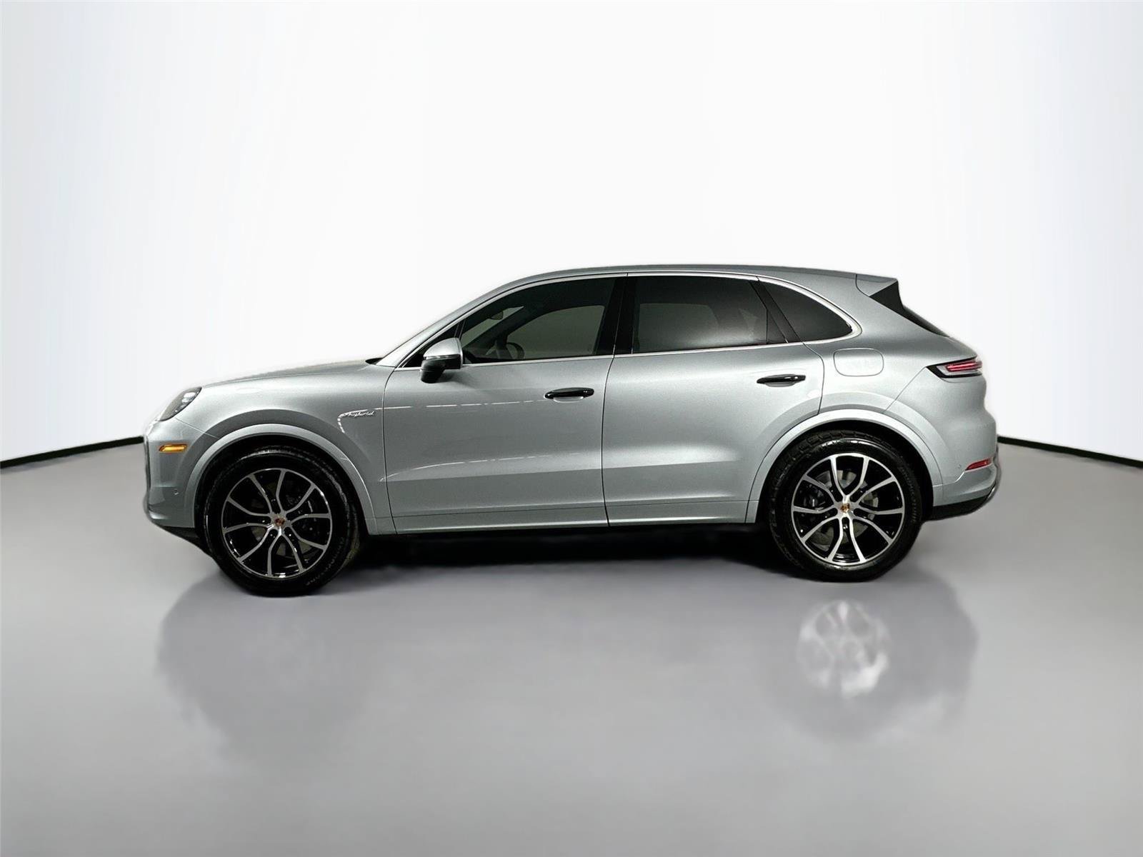Certified 2026 Porsche Cayenne Coupe AWD/4WD image 2
