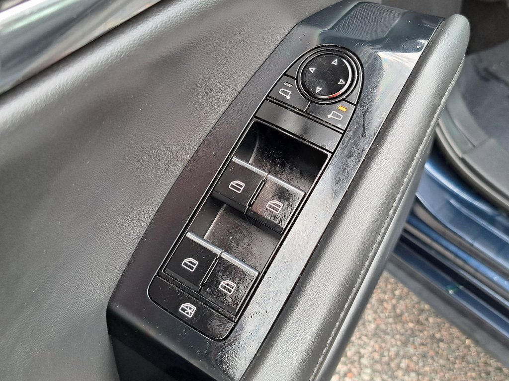 Used 2023 MAZDA MAZDA3 s image 22