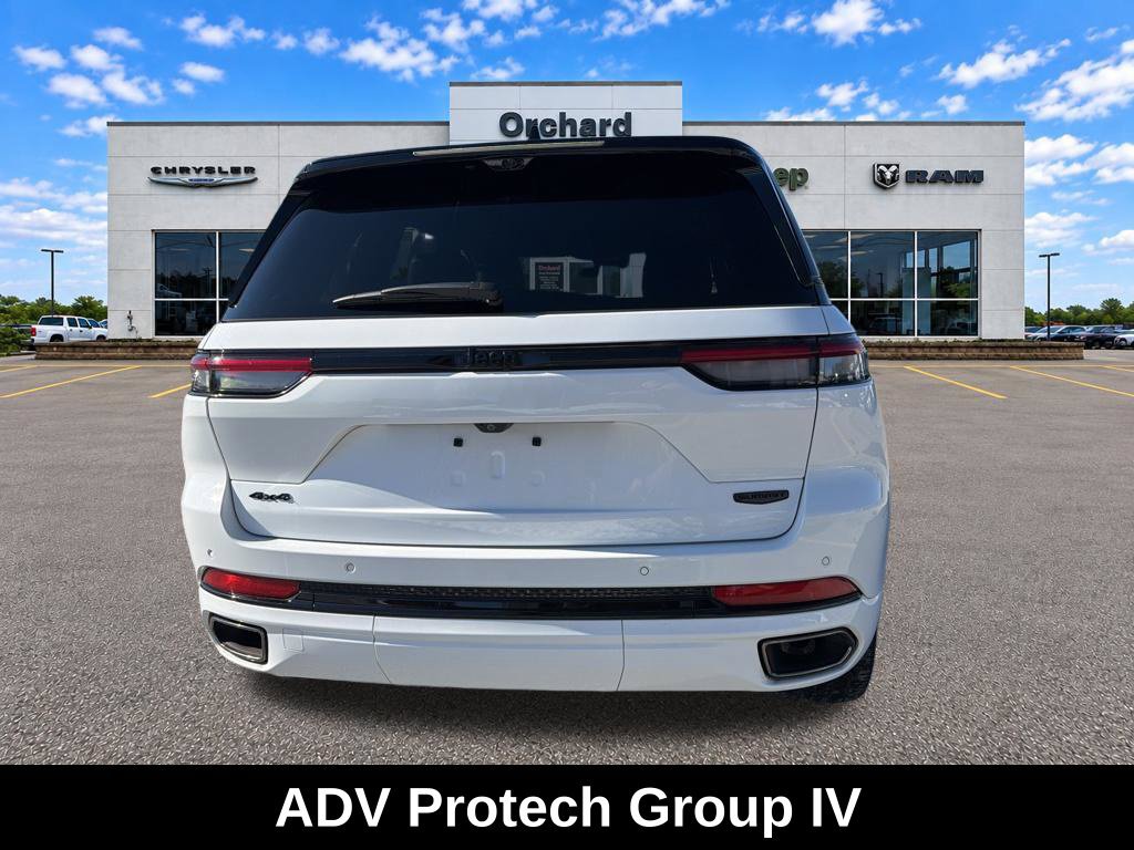 Used 2025 Jeep Grand Cherokee Summit AWD/4WD image 5