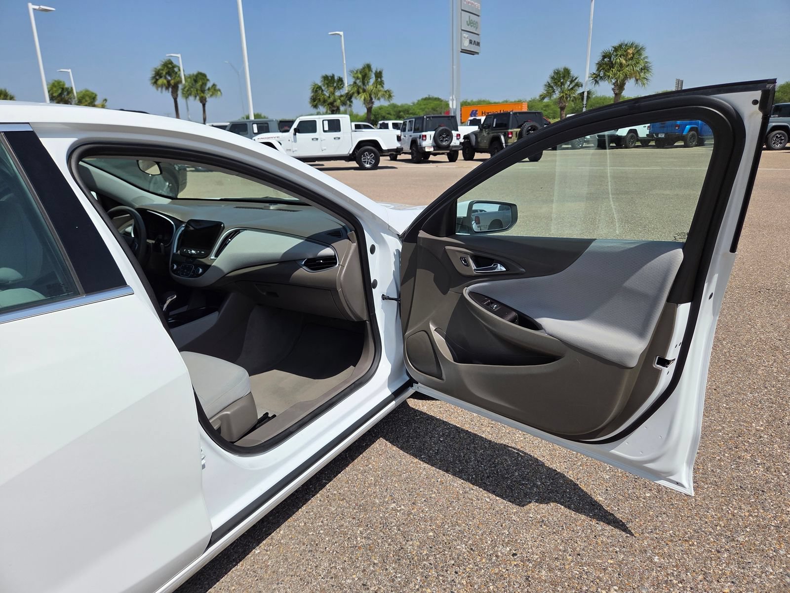 Used 2024 Chevrolet Malibu LT FWD image 18