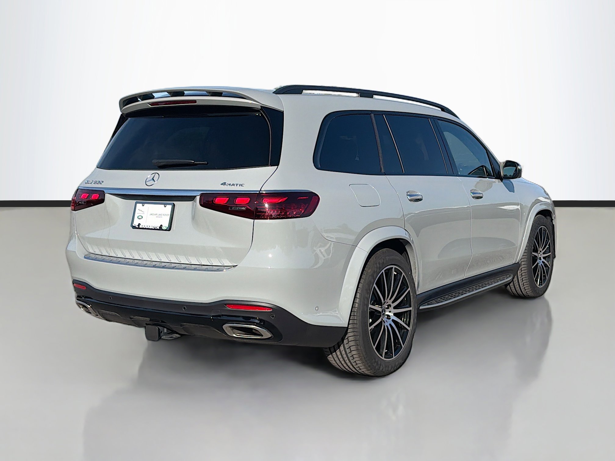Used 2025 Mercedes-Benz GLS 580 4MATIC image 5