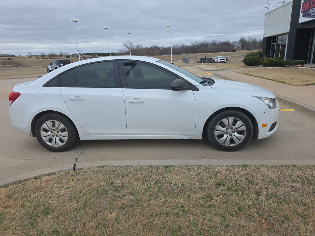 Used 2014 Chevrolet Cruze LS image 3