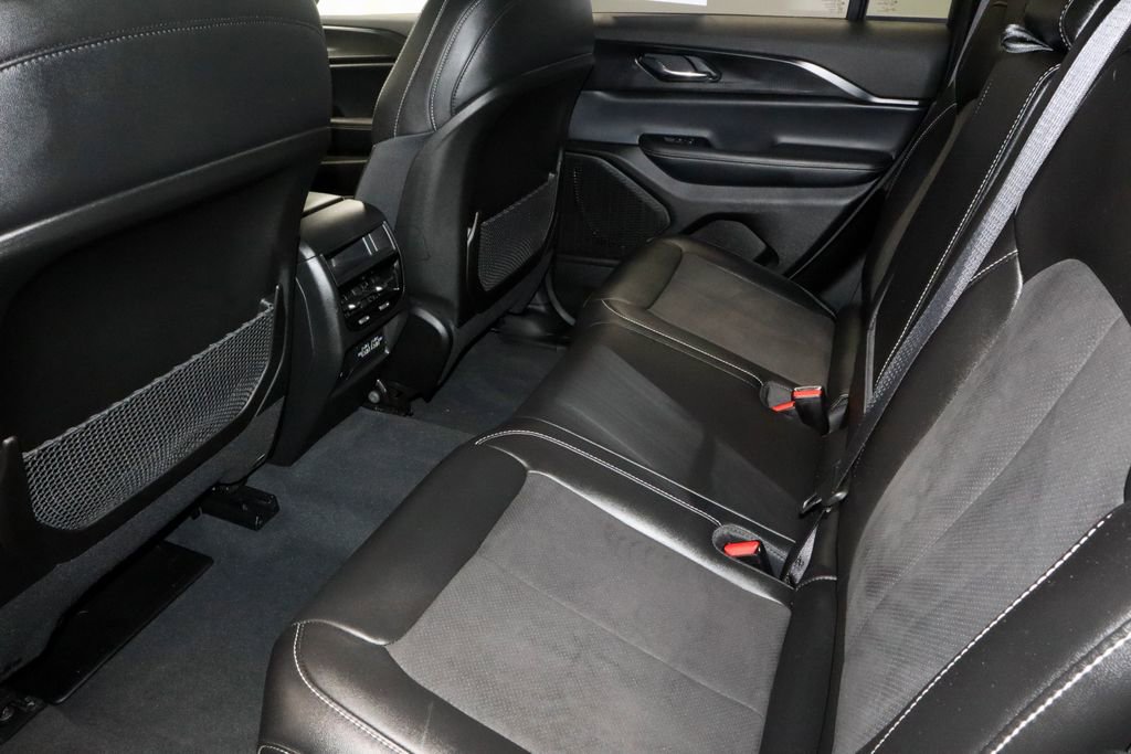 Used 2024 Jeep Grand Cherokee Altitude image 20