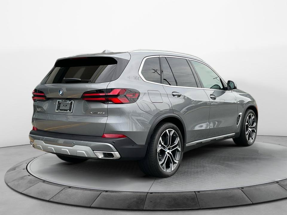 New 2026 BMW X5 xDrive50e AWD/4WD image 7