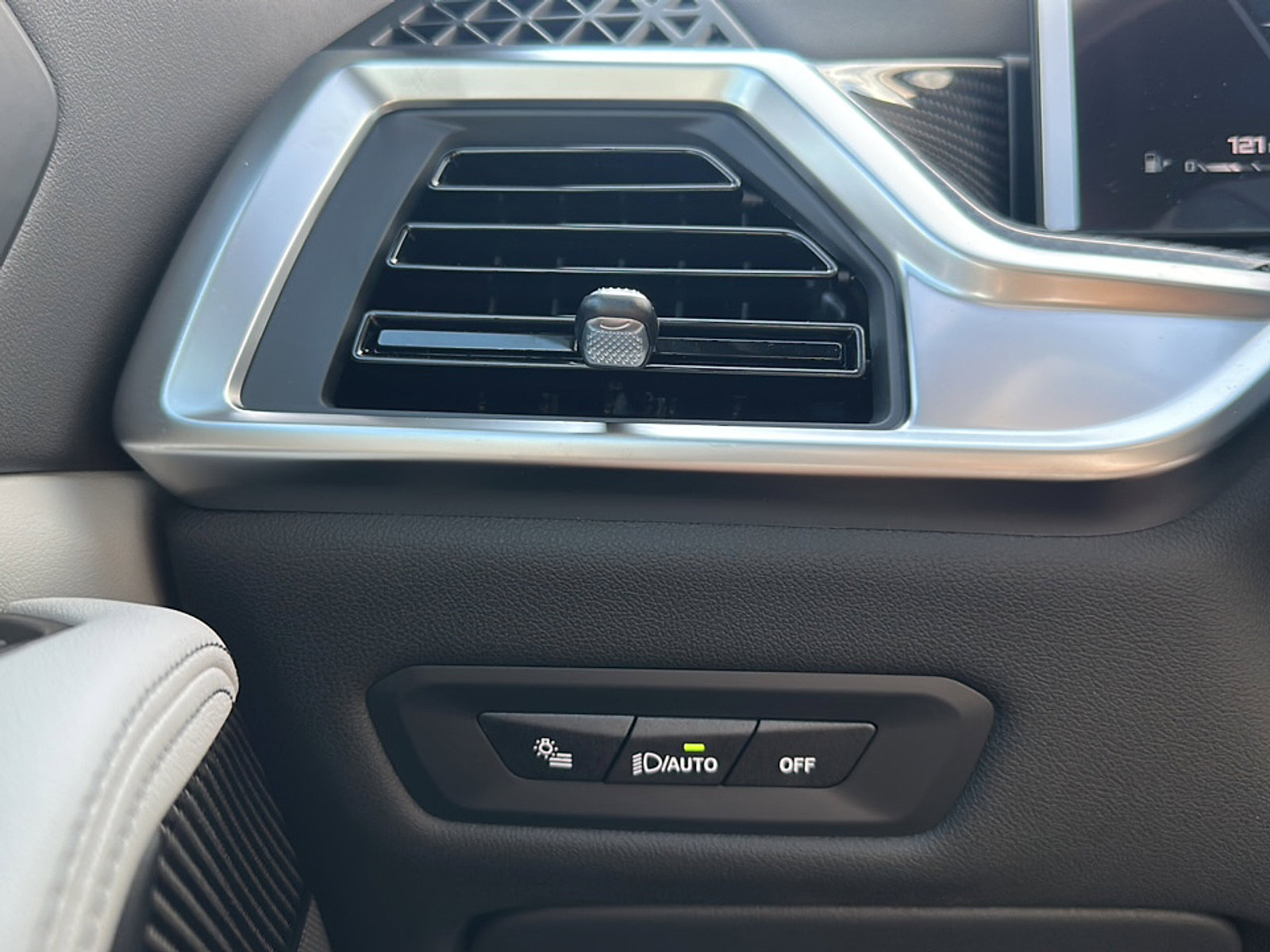 New 2026 BMW X5 M60i image 26