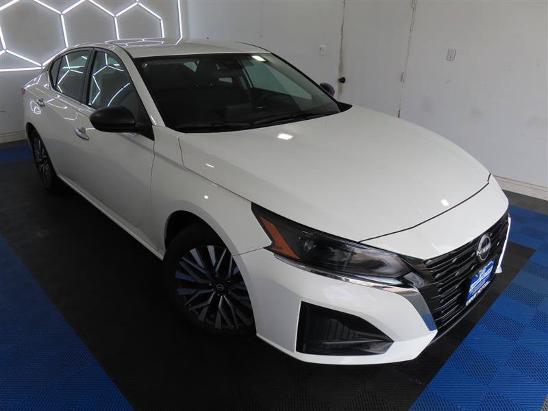Used 2025 Nissan Altima 2.5 SV FWD image 5