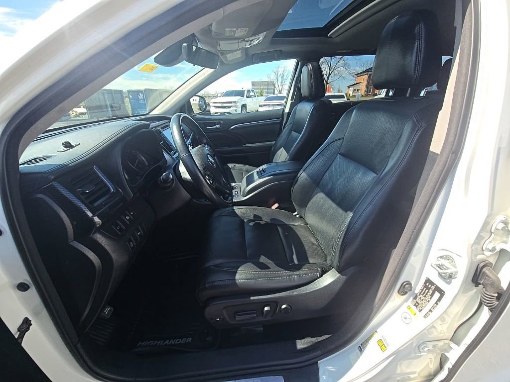 Used 2018 Toyota Highlander Limited image 13