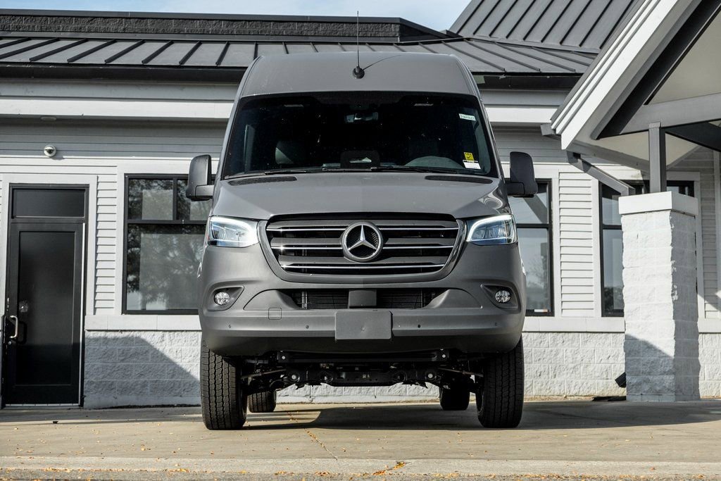 Used 2025 Mercedes-Benz Sprinter 2500 image 5