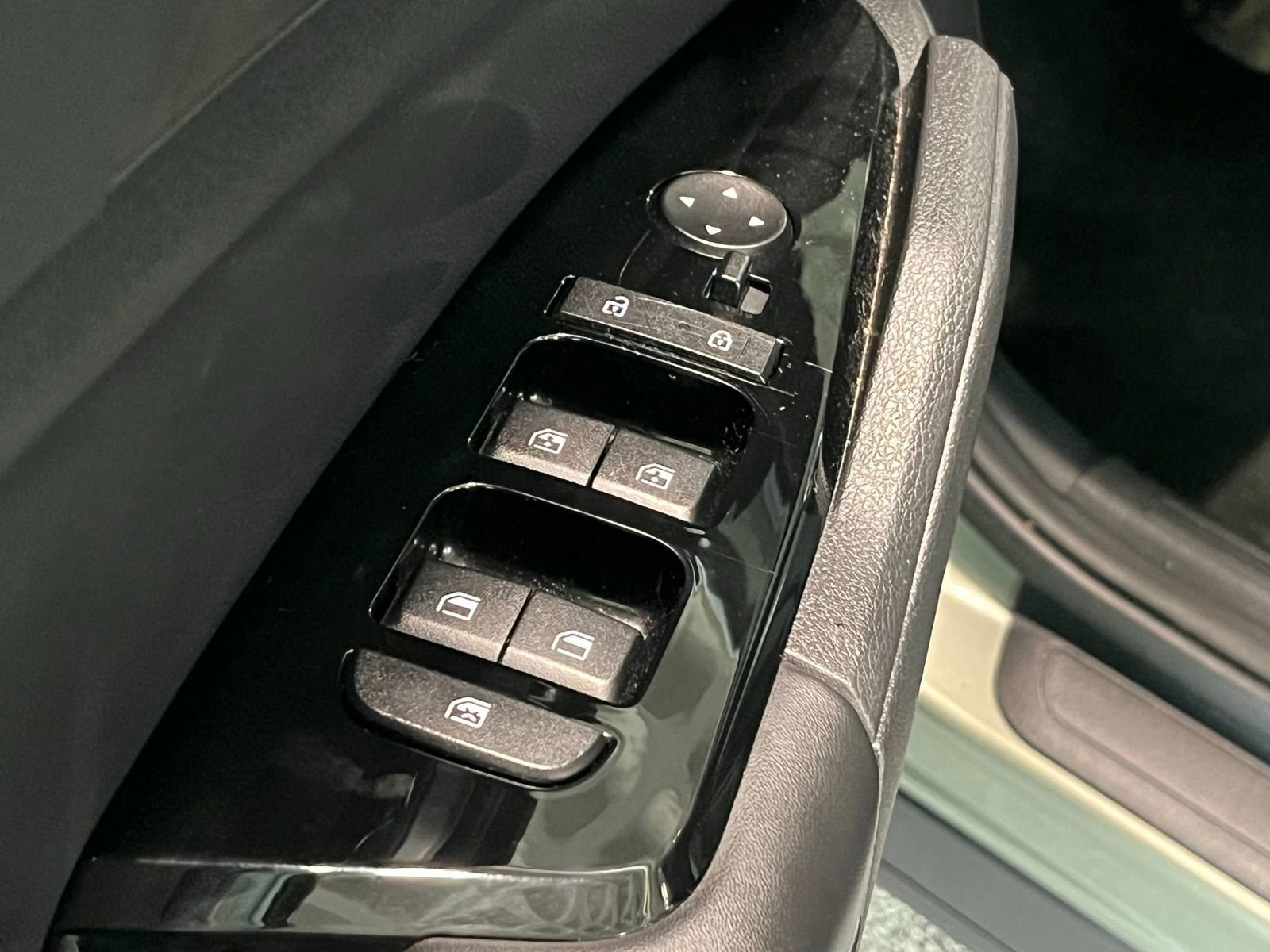 Used 2024 Kia Sportage X-Line w/ X-Line Premium Package image 35