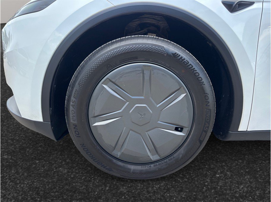 Used 2026 Tesla Model Y 2WD image 13
