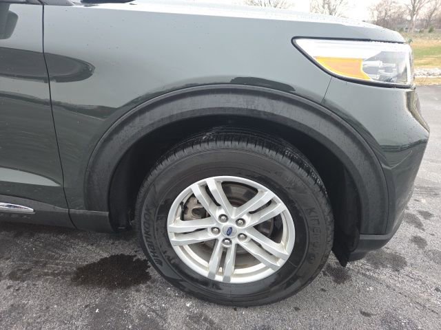 Used 2023 Ford Explorer XLT w/ Equipment Group 202A image 4