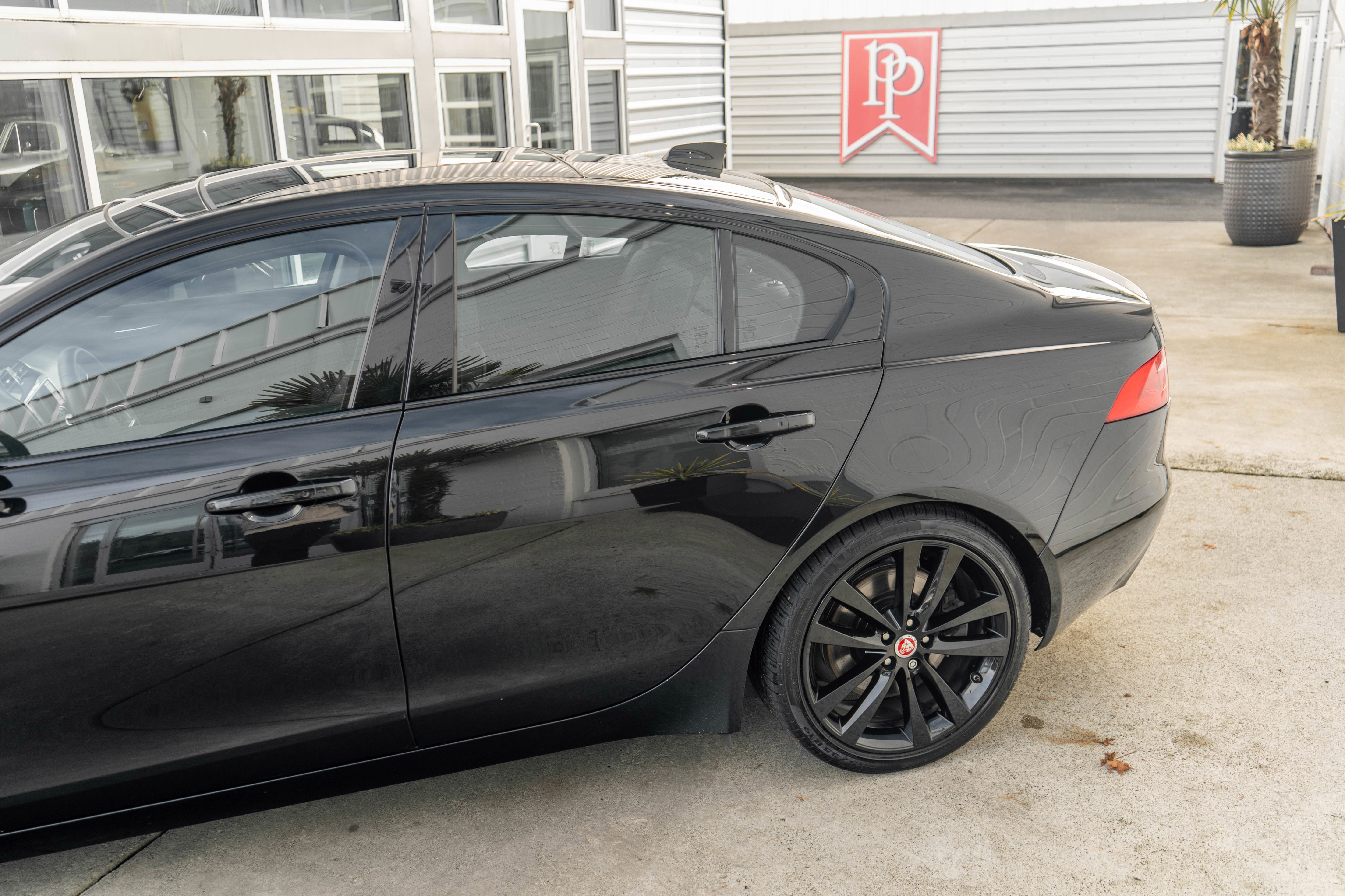 Used 2018 Jaguar XE Prestige image 5