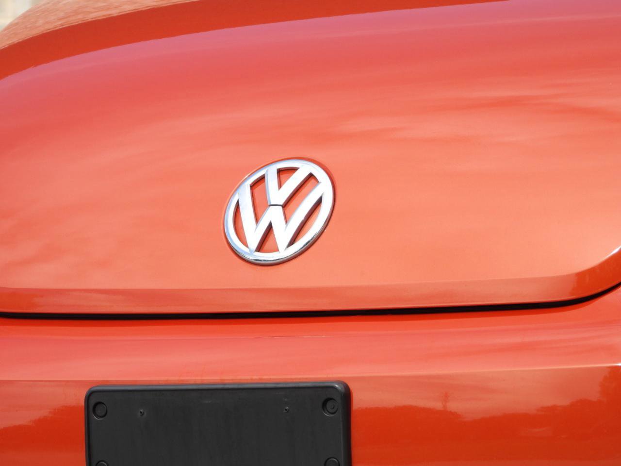 Used 2019 Volkswagen Beetle 2.0T SE FWD image 3