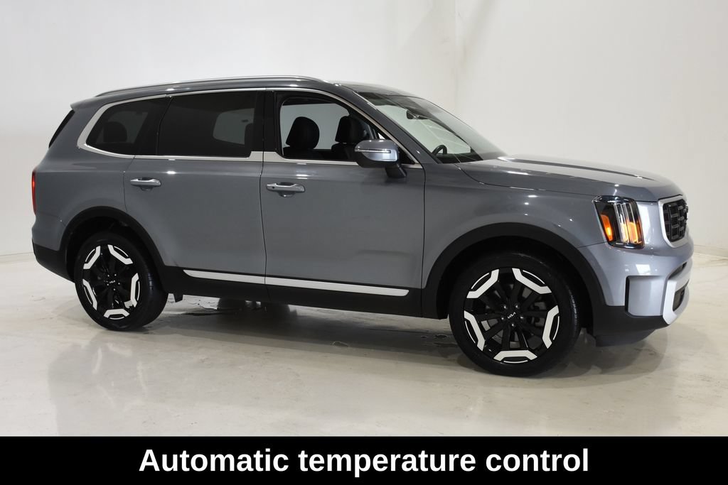 Used 2025 Kia Telluride S AWD/4WD image 3