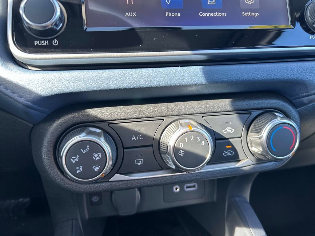 Used 2025 Nissan Versa SV w/ Trunk Package image 30